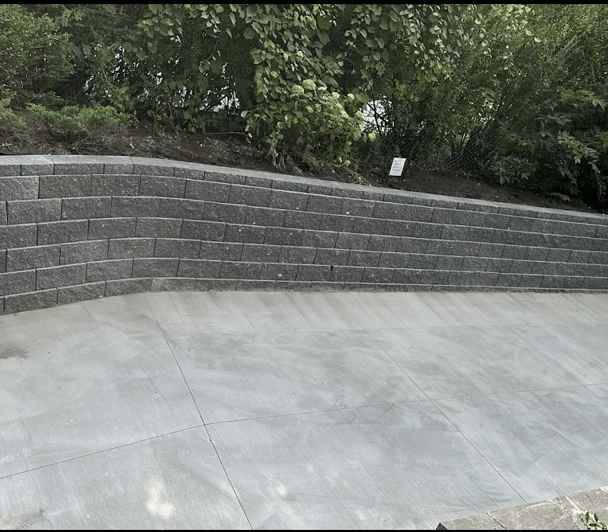 Concrete retaining wall installation Des Moines Iowa
